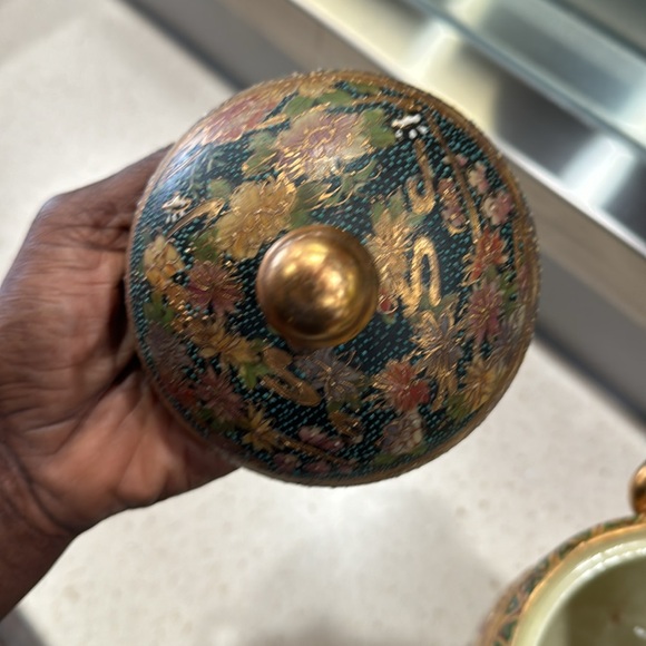 VINTAGE ROYAL SATSUMA VASE, TRIPLE HANDLE, HAND PAINTED, JAPANESE - Picture 11 of 11